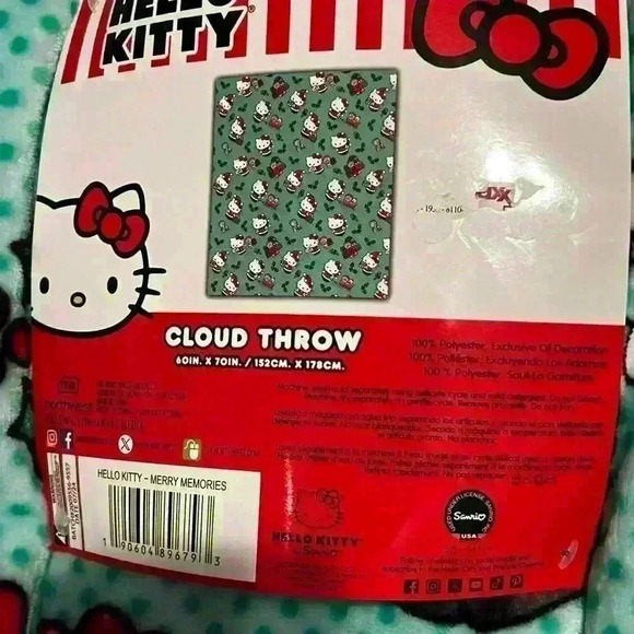 NWT Hello Kitty GREEN HOLIDAY CHRISTMAS Merry Christmas Throw Blanket - Picture 4 of 5